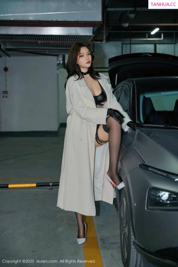 小娜比  [XiuRen]高清写真图 2025.12.30 No.11176 娜比 黑色情趣内衣第10张图片